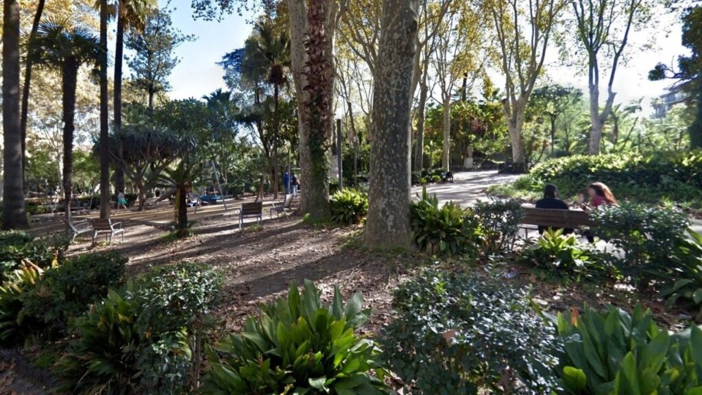 13歳少女が公園で7人に強姦