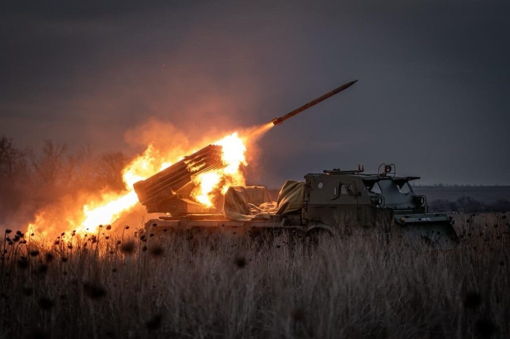 アヴディウカの戦いは、ヨーロッパとアメリカの軍事装備の有効性を証明しました。 しかし、ウクライナにはさらに必要がある…これは、ロシア軍がウクライナ都市の戦いで約400台の戦車、装甲戦闘車両、その他の装備を失ったという事実を裏付けるものである。
