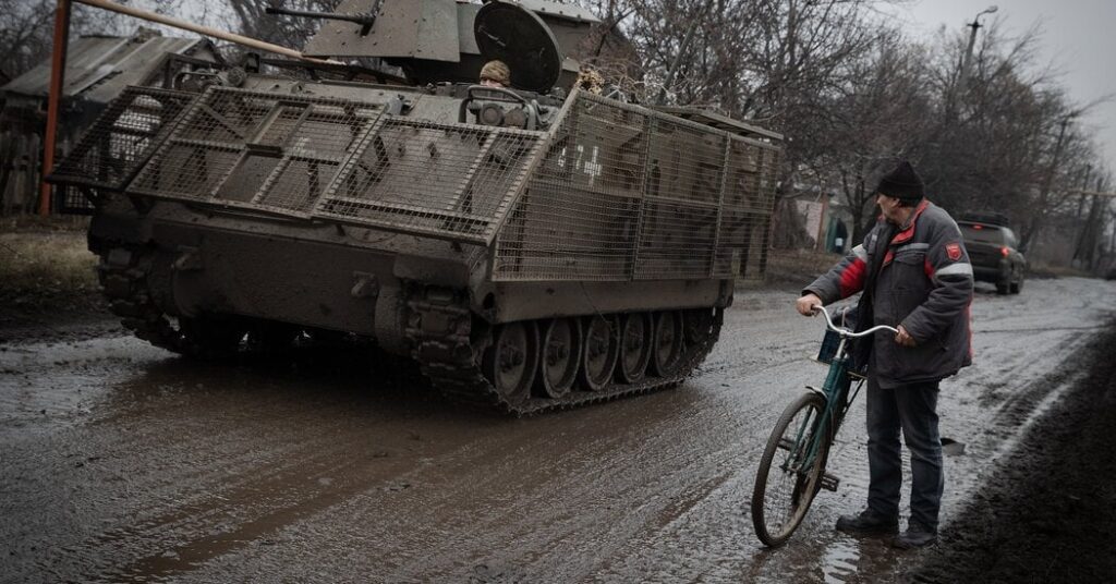 「前進してきたロシア軍が重要な補給線を突破し、多数のウクライナ軍兵士を包囲すると脅迫した後、ウクライナ軍は粉砕されたアヴディイウカの町の陣地から撤退していると、ウクライナ軍当局者と兵士が木曜日に発表した」－ニューヨーク・タイムズ紙