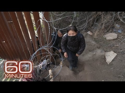 米国とメキシコの国境に残されたラトビアのパスポート（ビデオ）