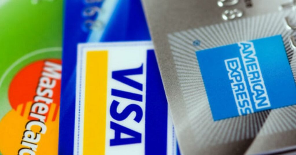 2023年のカード不正使用件数は828件