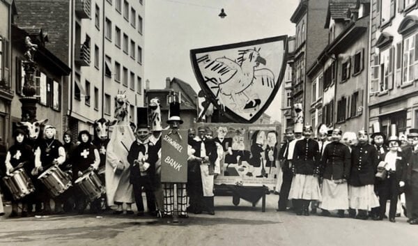 ナチスを怒らせるな！ バーゼル カーニバルでは、誰でも、何をしても公平な勝負が行われます。 しかし、1933 年以降、事態は困難になりました。
