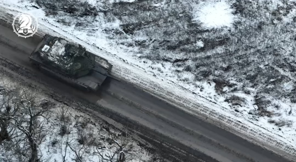 M1エイブラムスはロシアのポジションに取り組んでいます。