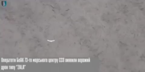 ロシアの車両は、ザラ偵察無人機を回収するウクライナの無人機によって撮影され追跡され、その後GMLRS攻撃を受けて破壊されました。 生存者が現場から逃げ出すのが見える。