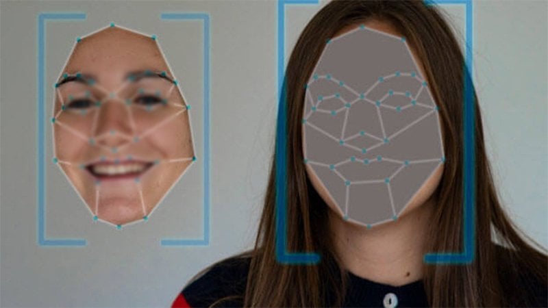 未成年者の画像をAIで改ざんし、裸を見せてネットワークにアップロードしたとして、学校が男子生徒2人を一時退学
