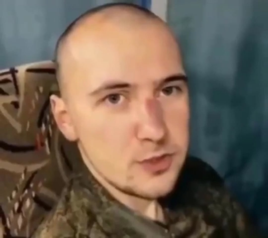 家に帰れず、戦前の懲役刑を列挙するロシア兵士たち