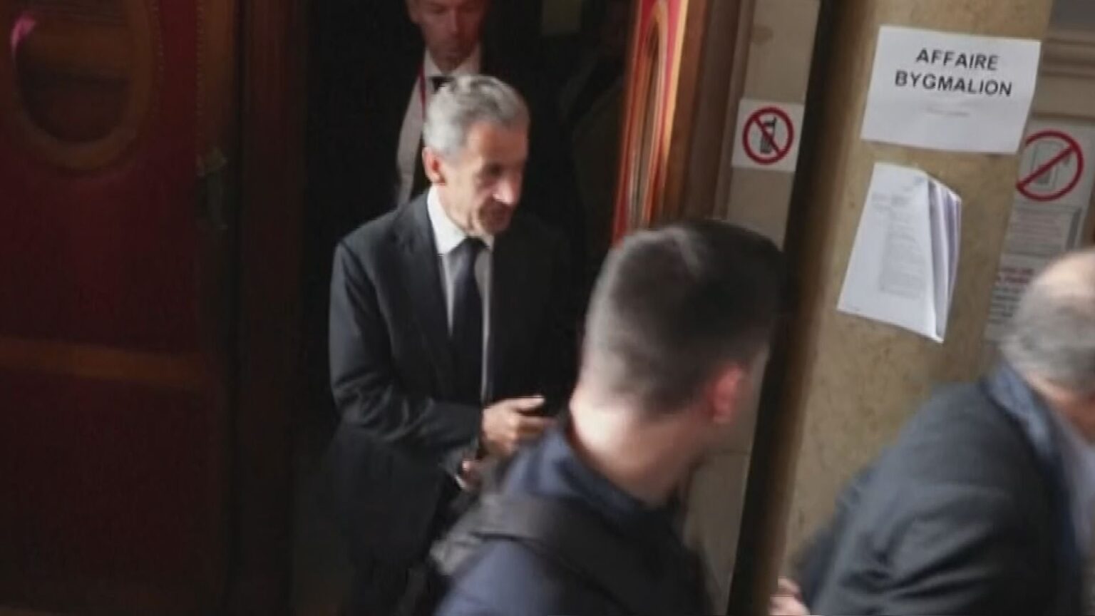 フランス・サルコジ元大統領 選挙法違反で二審も実刑