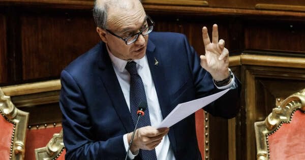 イタリアの高校、入学者数はイタリア全土で 375 人。 技術機関や専門機関が成長している