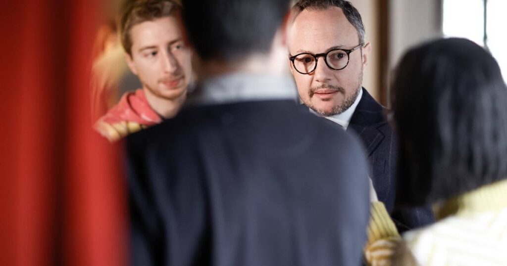 エスポットはマリンを擁護し、犯行声明を出す前に科学捜査と調査委員会の結果を待つよう求めている