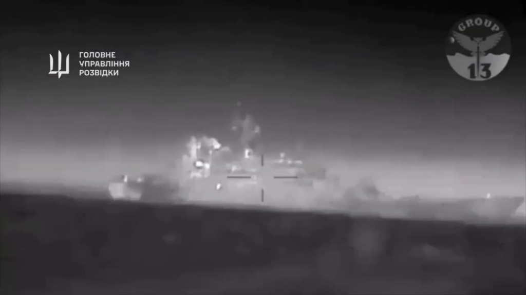 ロシアの大型揚陸艦「シーザー・クニコフ」を攻撃する海軍無人機の映像