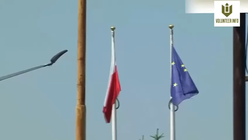ポーランドの農家はウクライナの穀物トラックを積極的に阻止している。 さらに、ロシアのミサイル攻撃の絶え間ない脅威の下で、ウクライナの農民が命を危険にさらして収穫した農作物である穀物を意図的に陸揚げする試みを示す信頼できる報告もある。