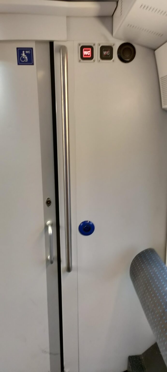 Regio Express の WC ボタン