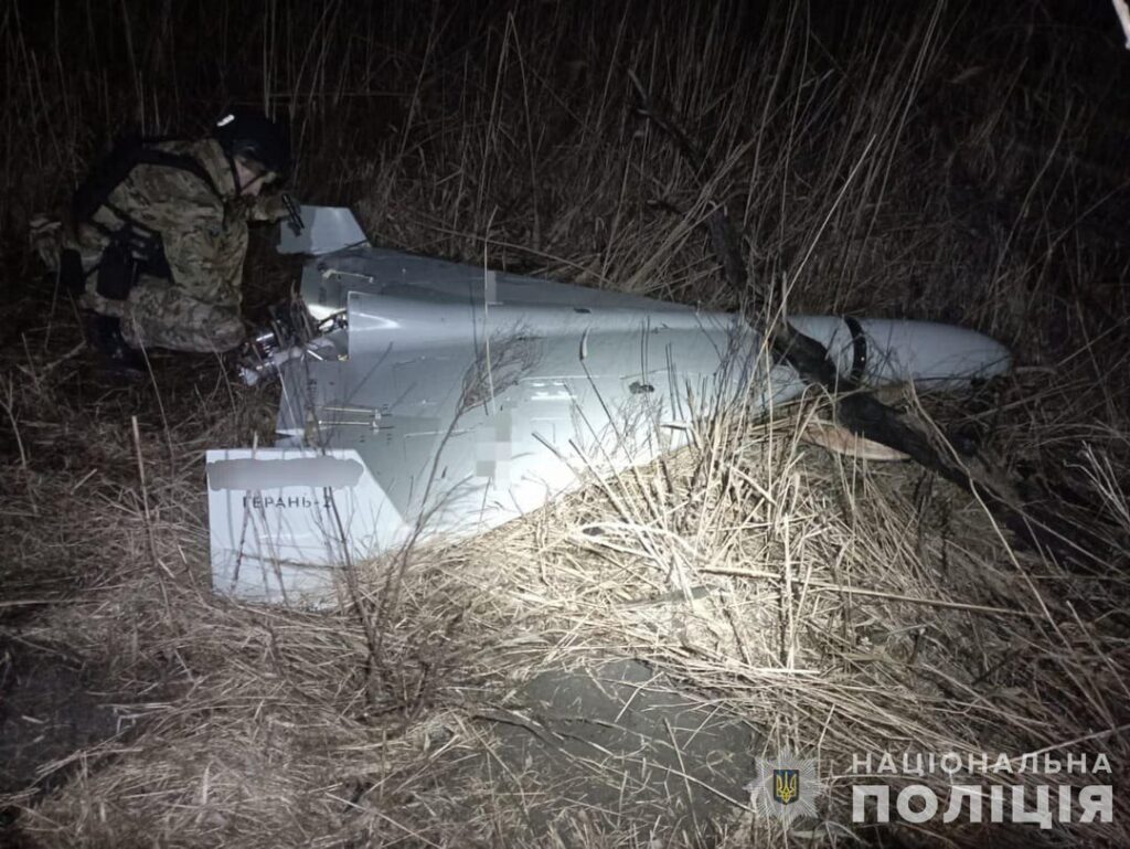 ウクライナ軍はドニプロペトロウシク州（ウクライナ南東部）で電子戦システムを使用し、シャヘド特攻無人機を撃墜した。 ウクライナ警察は、ドローンの弾頭は爆発しなかったため、撤去して廃棄すると発表した。