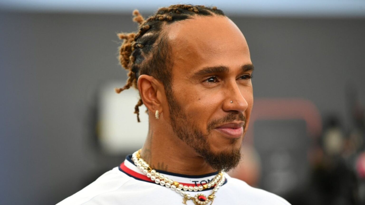 公式：ルイス・ハミルトンがメルセデスを離れ、2025年F1シーズンに向けてフェラーリに加入