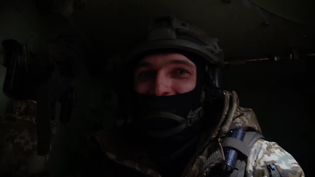 ウラジーミル・ゼレンスキー氏はザポリージャ地方ラボティーノのウクライナ軍最前線に到着 ゼレンスキー氏はラボティーノで第65独立機械化旅団の兵士たちと面会し、賞を授与した