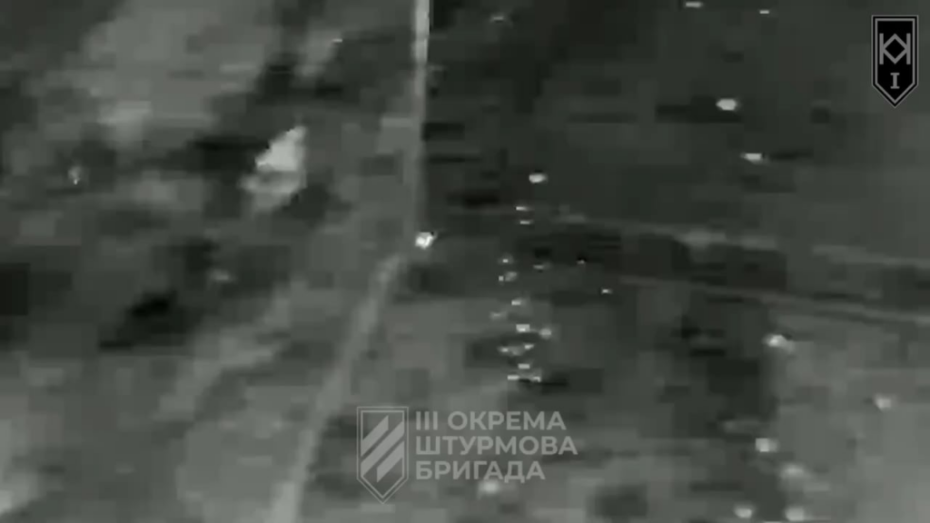 アヴデエフスキー方向の夜戦の瞬間。 夜の間に、第 1 機械化大隊の兵士は 35 人の侵略者を撃破し、さらに 9 人を捕らえた