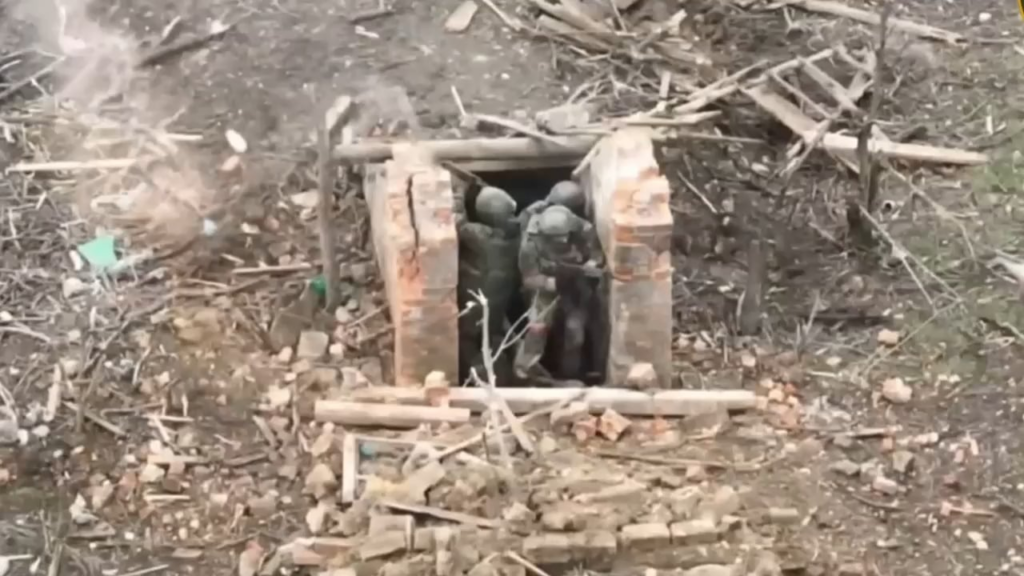 ザポリージャ地方のラボティーノ村で、ウクライナ軍兵士がロシア軍兵士のグループを捕らえる