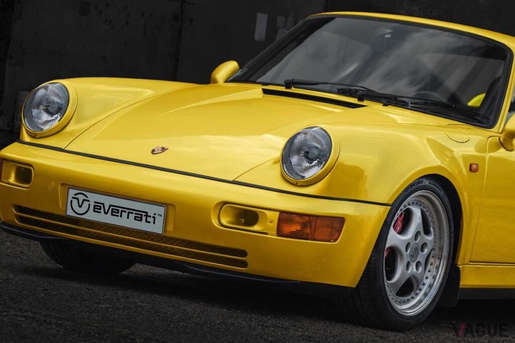 完全EVの“クラシックポルシェ”!? 世界51台限定モデルの964型ポルシェ「カレラRSR」が電動化されて登場