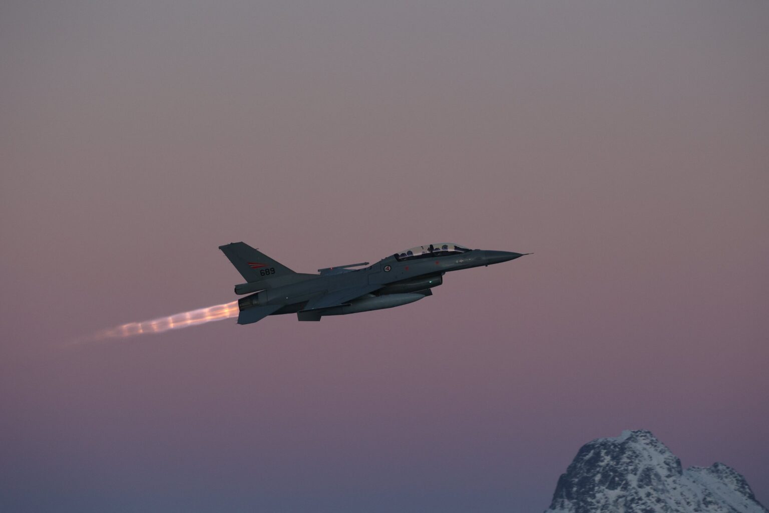ウクライナのF-16の最初の写真がロシアを「緊張させている」：キエフ当局者