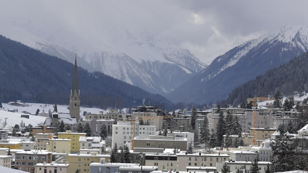 スイスの有力ユダヤ人団体が地元のスキーレンタルスタンドと称する反ユダヤ主義のポスターを非難