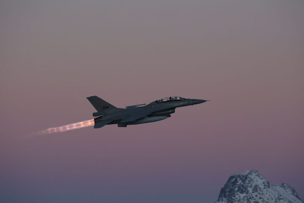 VOA：F-16はウクライナパイロットの「期待を上回っている」