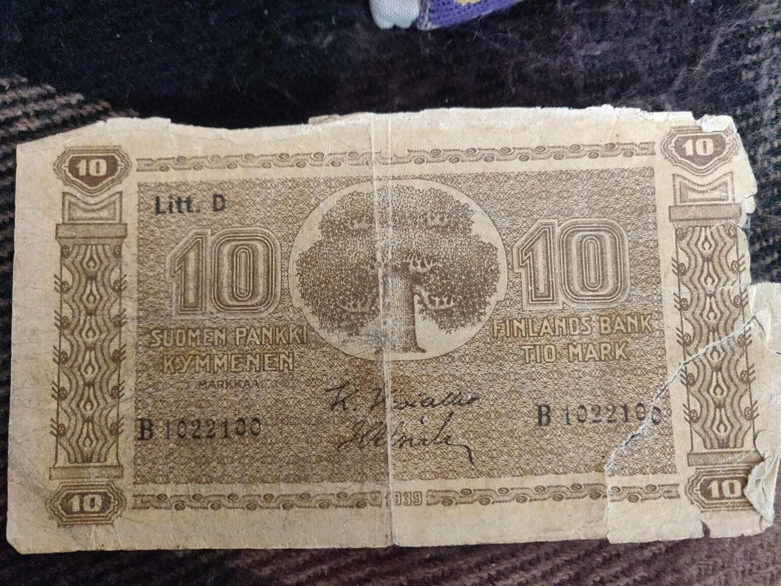 この10マルカ紙幣の真ん中にある名前は何ですか
