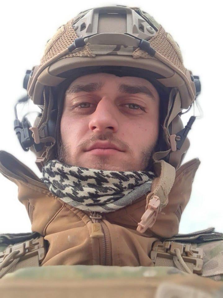 ウクライナ陸軍兵士、ウラジスラフ・シドルチュク - 彼はフメリニツキー市の出身でした。  20歳のとき、ロシア侵攻の最初の数日間、彼はウクライナ軍に志願した。 彼は2024年1月23日にルハンシク州で戦死した。