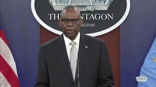 オースティン国防長官 急性膀胱炎のような症状で搬送