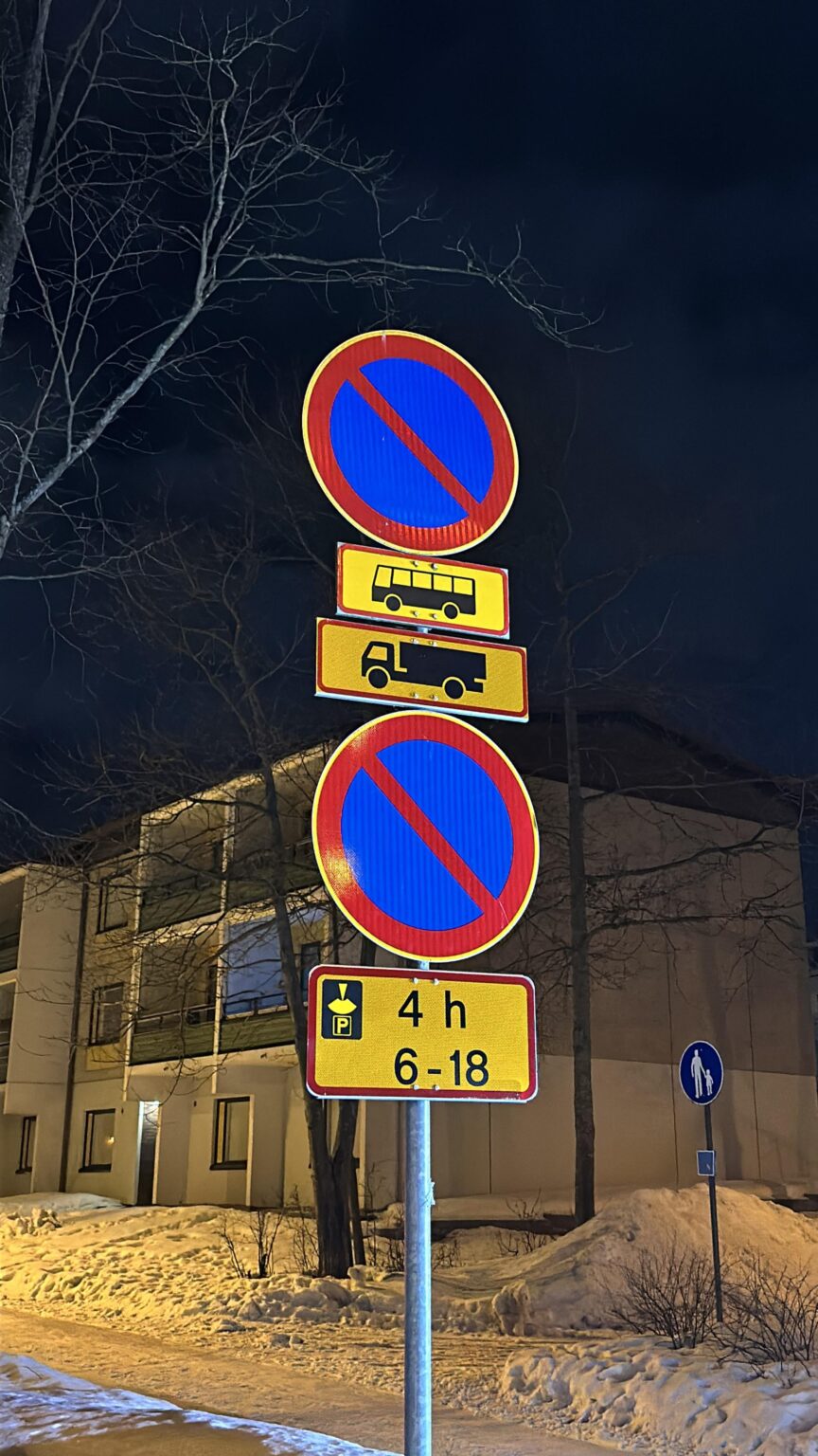 この駐車標識を理解するのを手伝ってください。