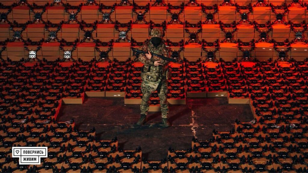 ウクライナ軍の「生きて帰ってこい」基金、熱画像光学系を備えた夜間用FPV特攻ドローン3,000機を購入