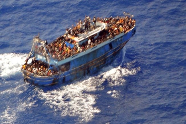 約500人の移民が6隻のボートで到着後、2人が差し戻された