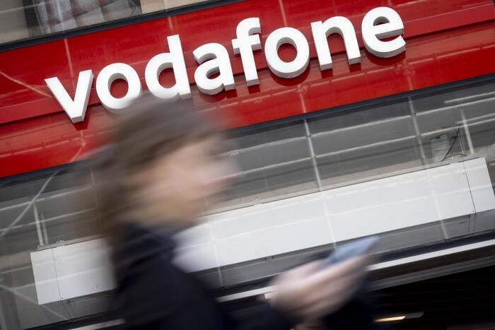 Swisscom (Fastweb とイタリアで活動) は Vodafone Italia を 80 億で買収する準備ができており、その目的は会社を Fastweb と合併することです