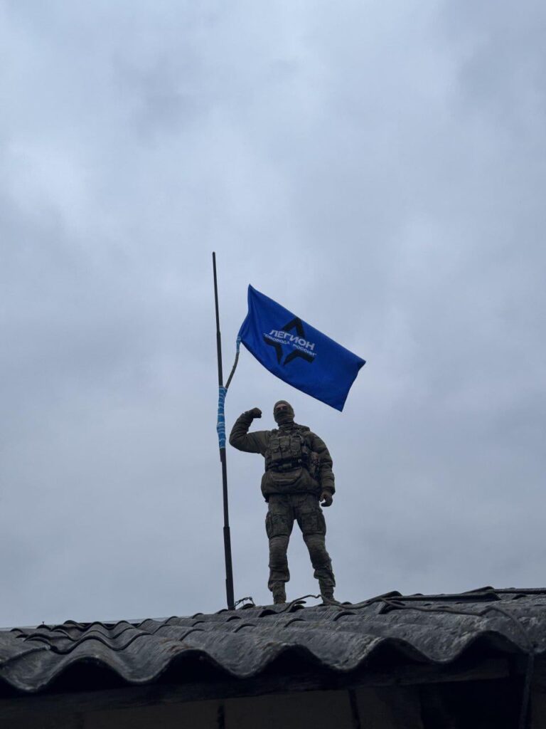 ロシア自由軍団：「正しい旗がロシア上空に掲げられなければならない。間もなく、すべての都市や村の上に掲げられるようになるだろう。」