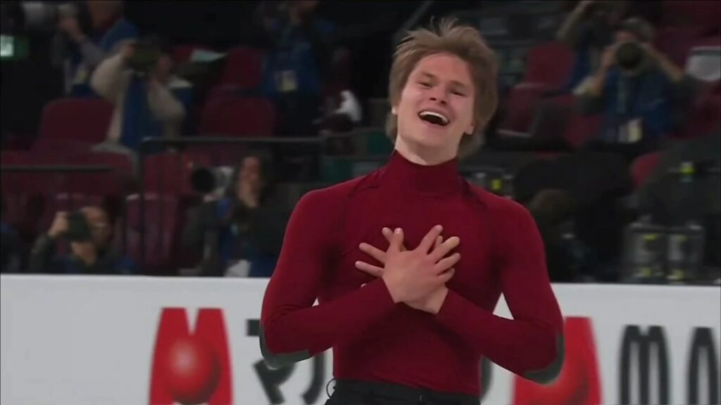 🇨🇦の世界選手権: 世界で7番目に優れたフィギュアスケーター、デニス・ヴァシリエフス🇱🇻に2回のスタンディングオベーション
