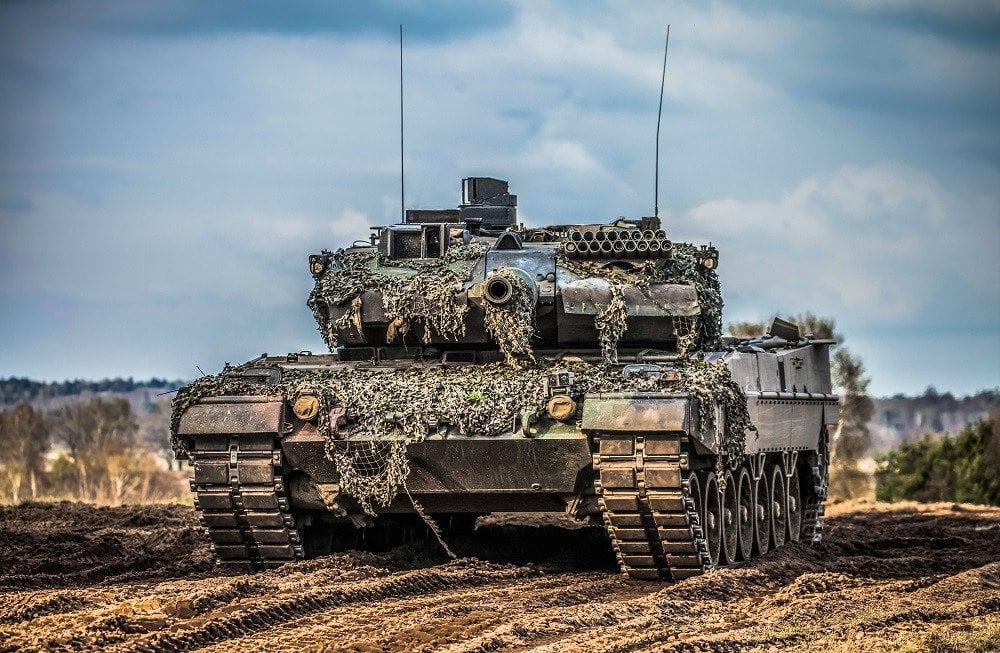 ウクライナに送られた戦車はドローンのおかげでただの高価な大砲に過ぎない