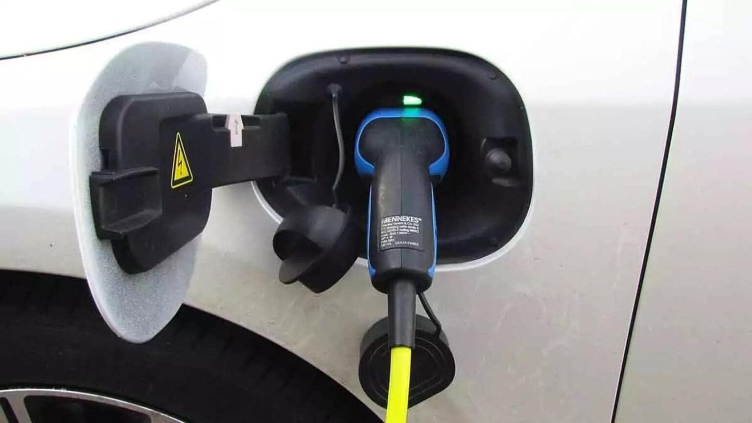 プラグインハイブリッドのはったり: CO2 排出量は宣言の 3.5 倍です。 こちらはEU委員会からの報告書です