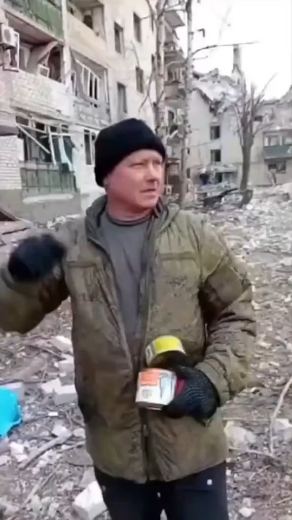 アヴジーウカ町のロシア人略奪者
