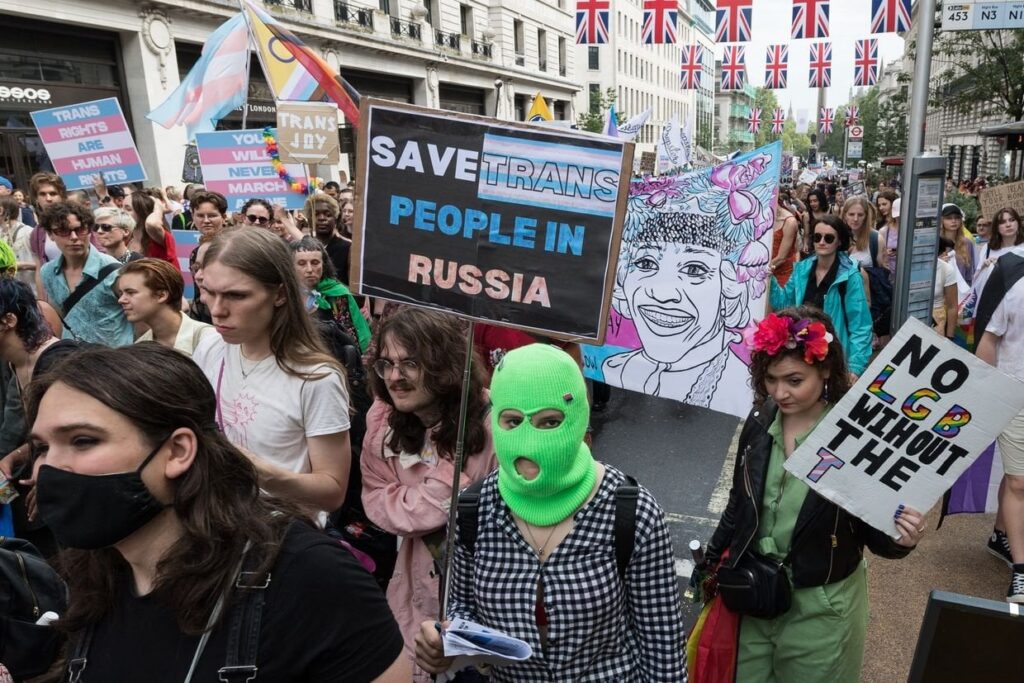 戦時中のロシアの支配下に置かれたLGBTQ+の生活