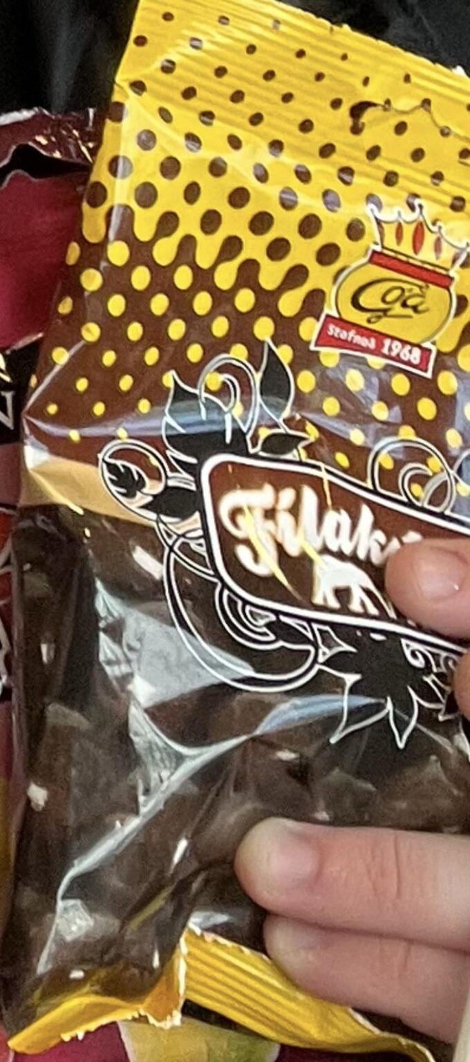 お菓子探しを手伝ってください