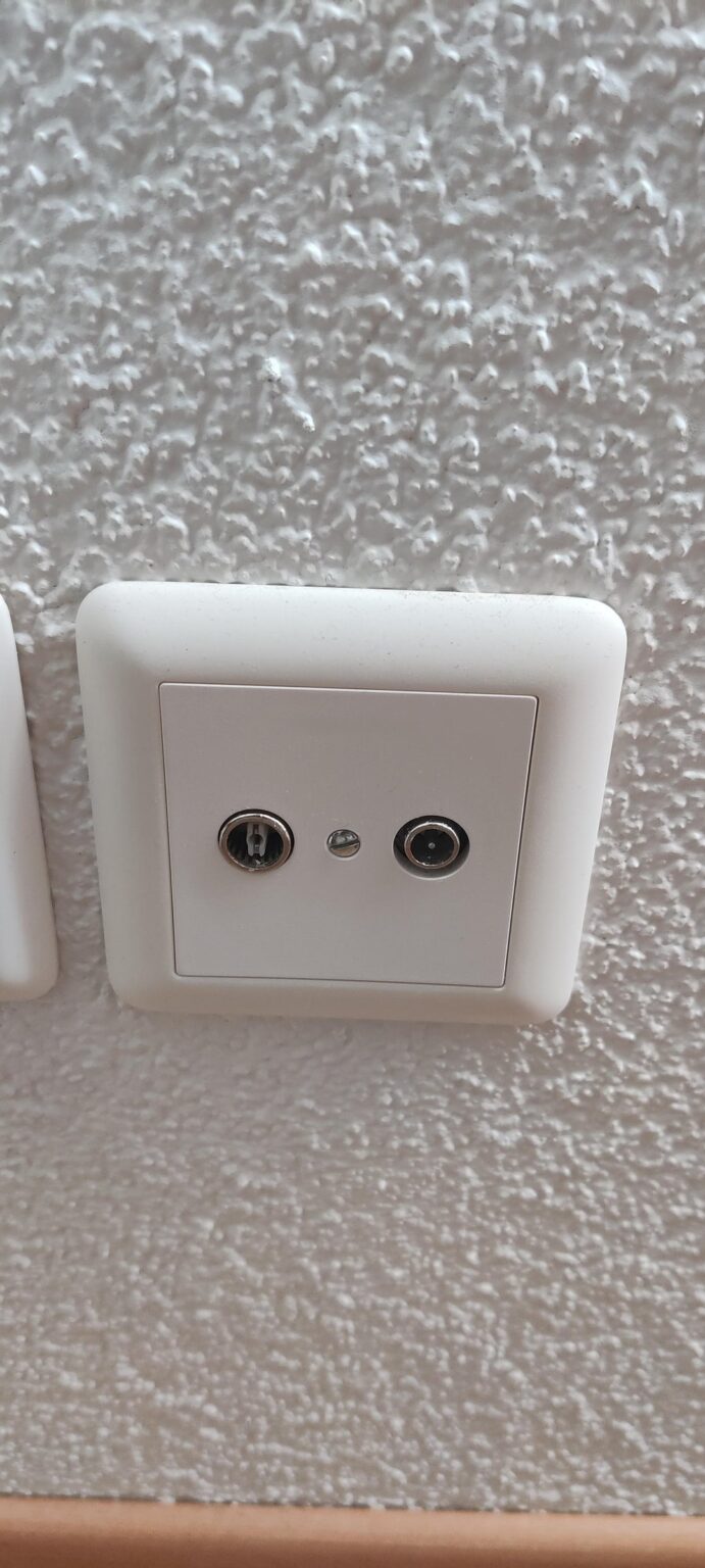 これらのソケットは何のためにあるのでしょうか?