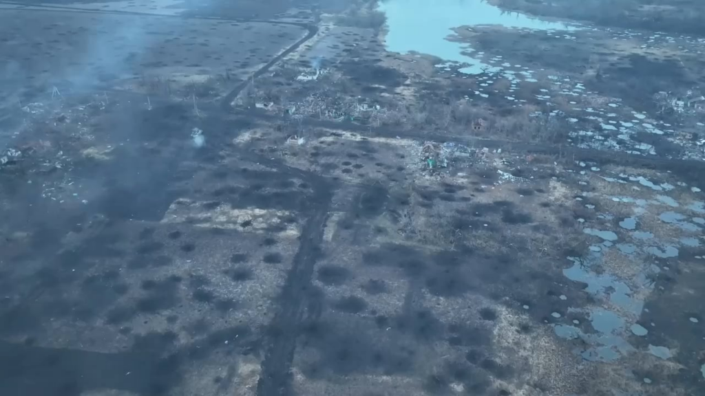 第47機械化歩兵旅団のFPV「ストライクドローン中隊」による攻撃を受けたロシアBMP-3の弾薬の壮観な爆発