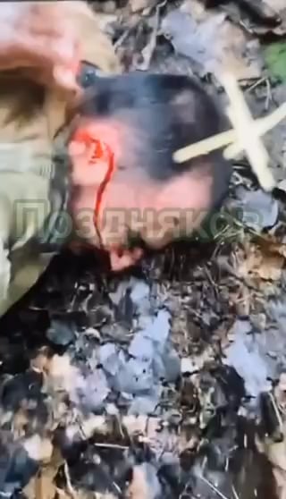 ロシア兵が男性の耳を切り落とし、強制的に食べさせた