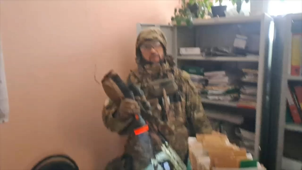 チェチェン分離主義者の義勇軍はベルゴロド州ゴルコフスキーをロシアのあらゆる反撃から守っている。  「支配権を取り戻そうとする敵の試みはすべて失敗に終わりました。我々はまだ周辺地域を支配しています。次は裏切り者のルスタム・アグエフと彼のアフマト部隊です。我々はあなたを待っています。」