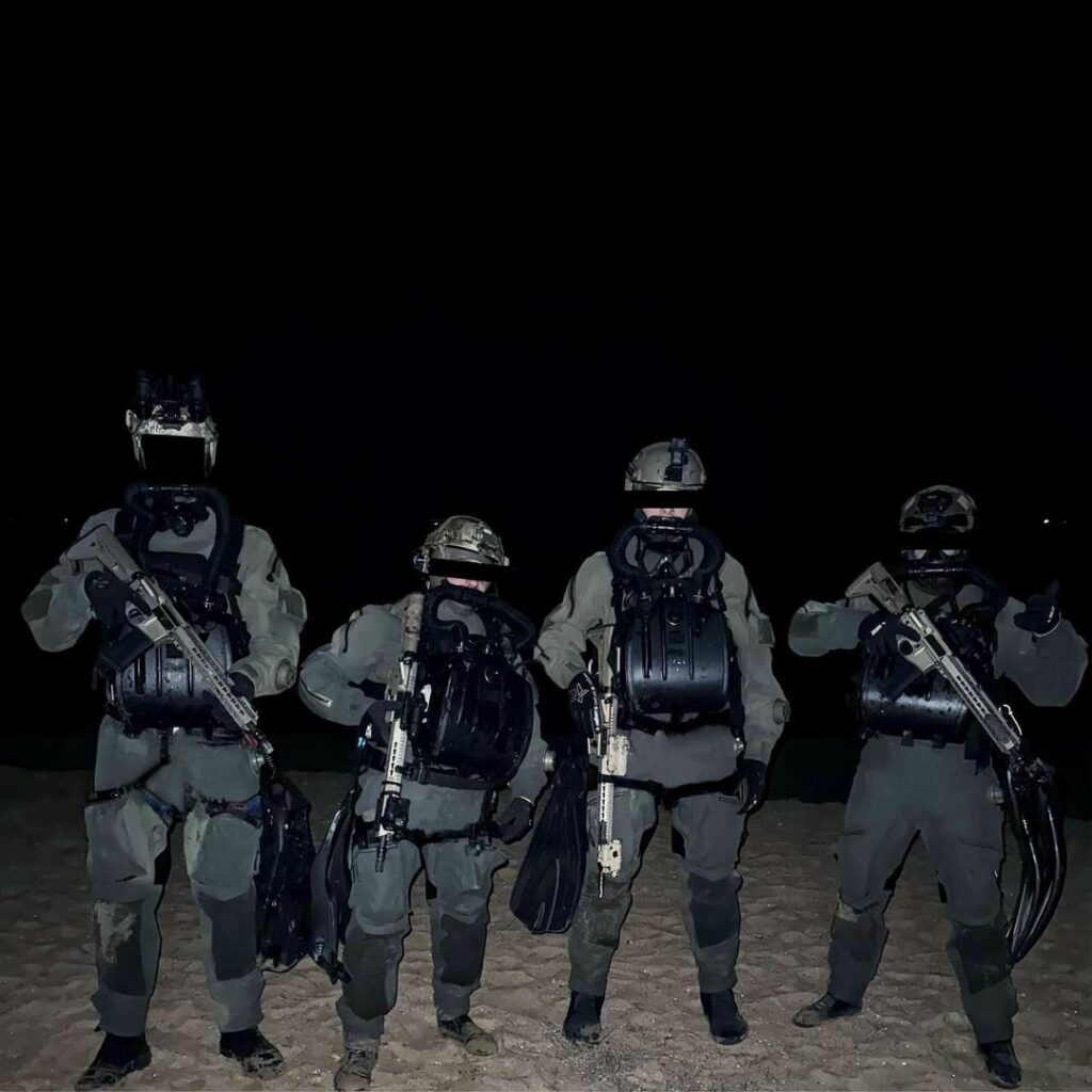 特殊作戦センター「オメガ」所属のウクライナ国家警備隊戦闘ダイバー - 最近、昼夜を問わず訓練任務中。