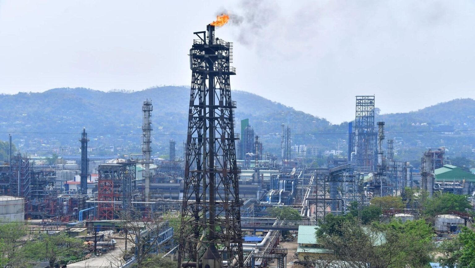 インド、米国が制裁したタンカーが輸送するロシア産原油の受け入れを停止、報道によると