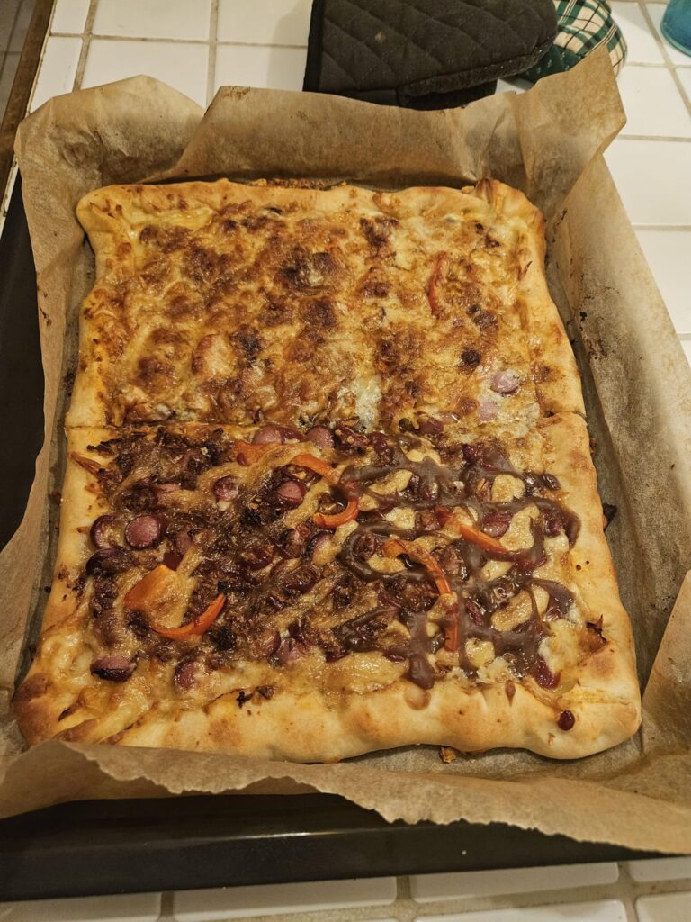 ソーセージピザを作りました、おそらく私が今まで味わった中で最高のもの