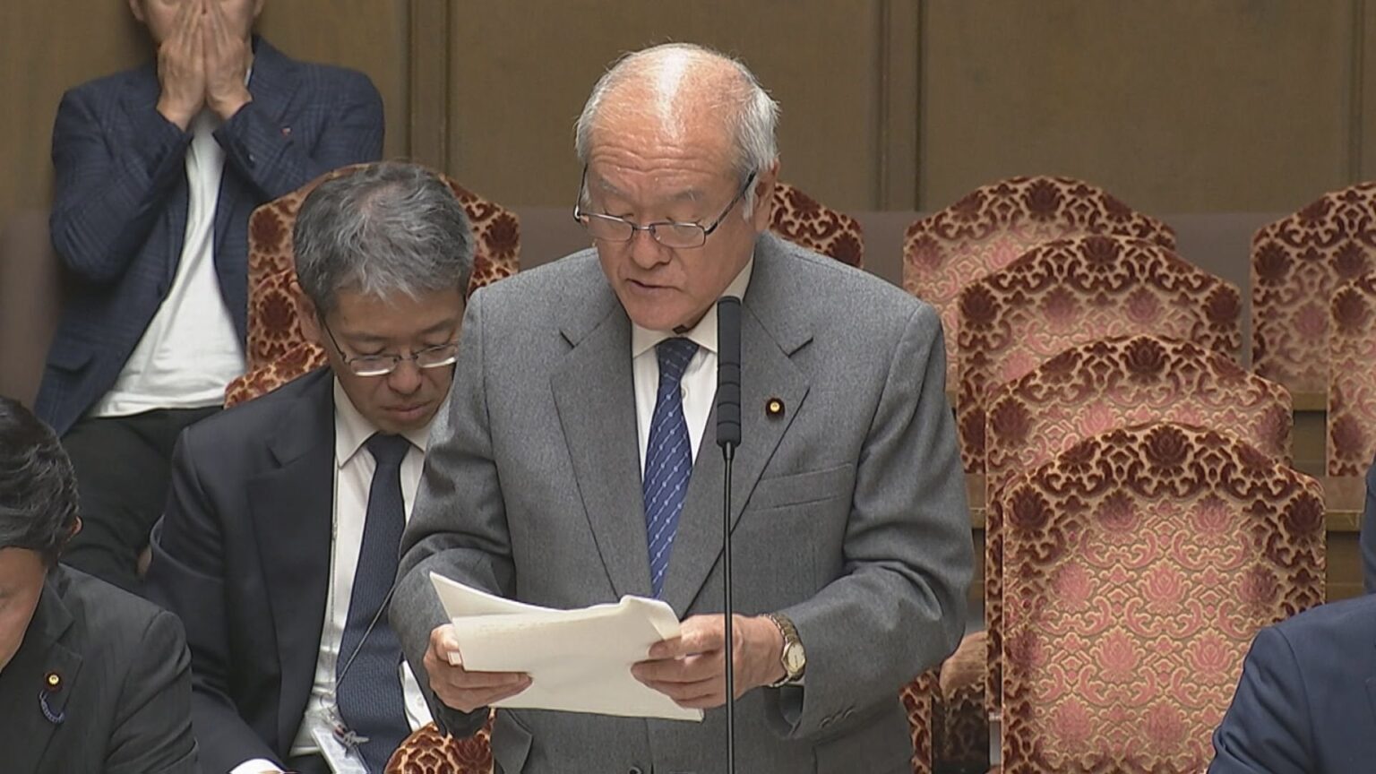 鈴木財務大臣、成田氏“高齢者は集団自決”発言は「極めて不適当」「人選に慎重を期し不断の努力」 広報誌起用で