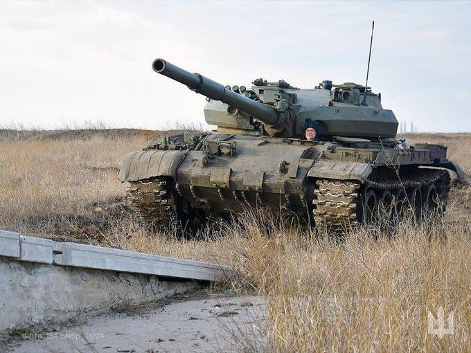 ウクライナ軍の第 154 独立機械化旅団からロシアの T-62M 主力戦車 (MBT) を鹵獲 - 2024 年 3 月。