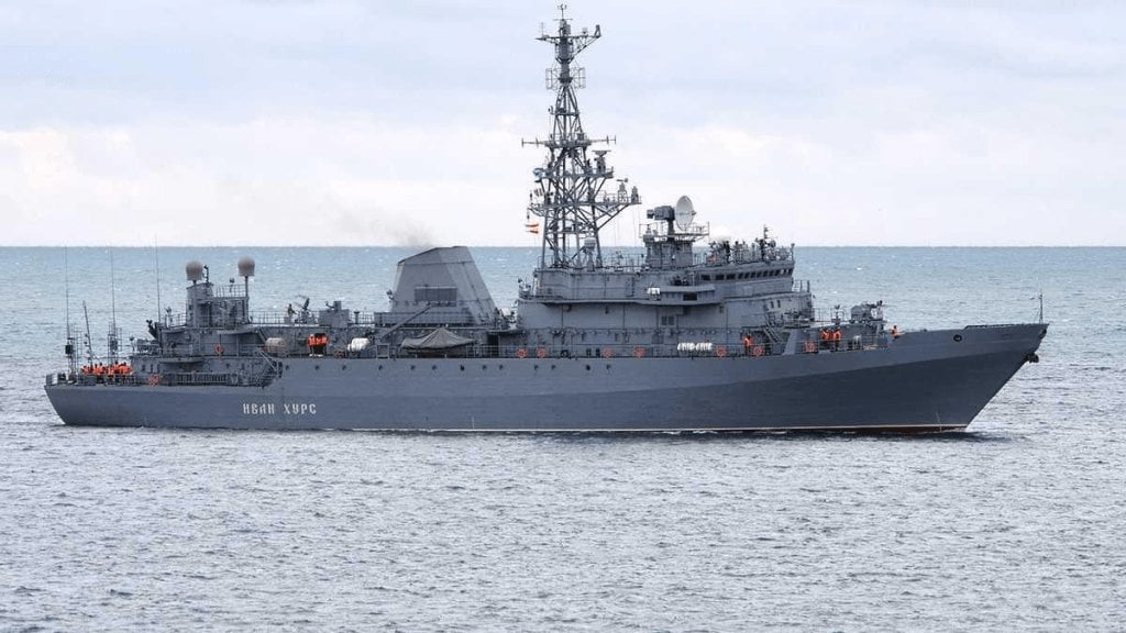 ウクライナ軍、ロシア偵察船「イワン・クールス」を損傷