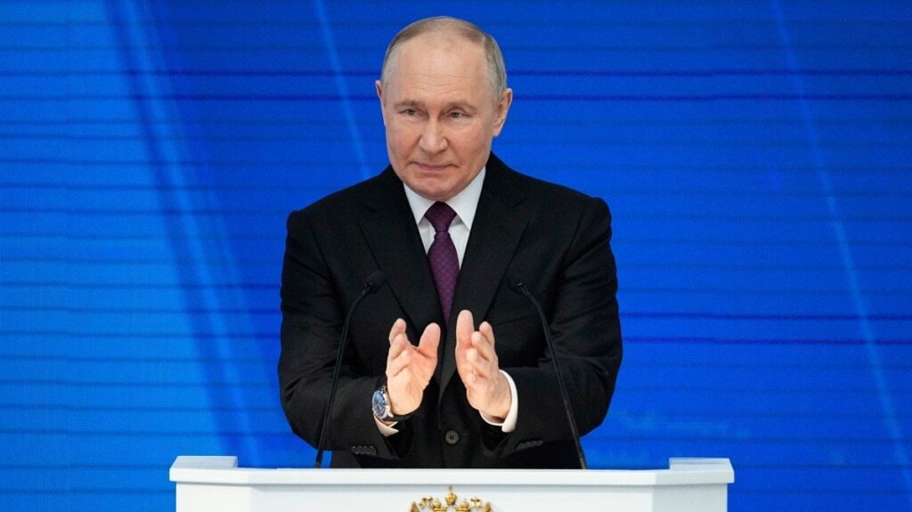 ロシアは核兵器で自国を守る、プーチン大統領に警告